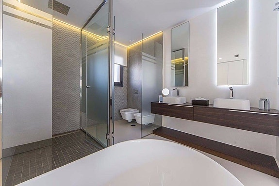 Bruk en megler med gode referanser - se SPANIA1.no