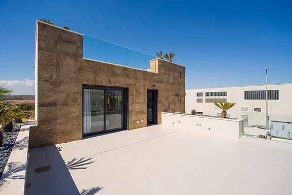 Bruk en megler med gode referanser - se SPANIA1.no