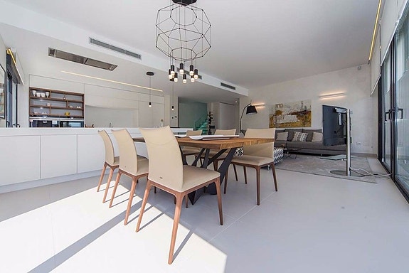 Bruk en megler med gode referanser - se SPANIA1.no