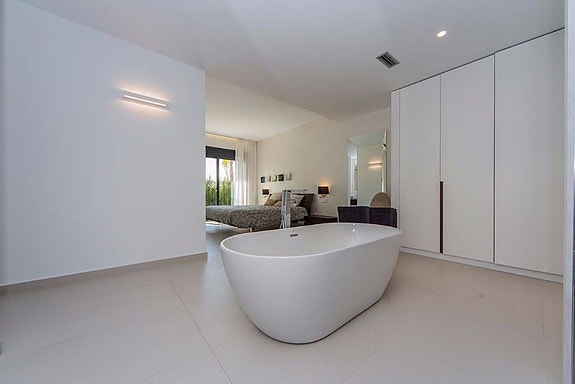 Bruk en megler med gode referanser - se SPANIA1.no