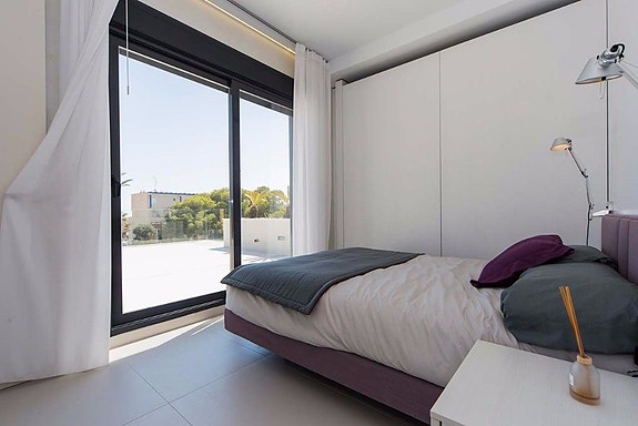 Bruk en megler med gode referanser - se SPANIA1.no