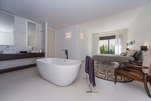 Bruk en megler med gode referanser - se SPANIA1.no