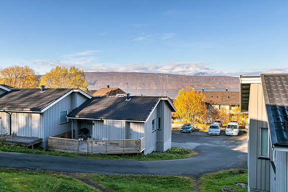 Utsikt fra boligen mot Ofotfjorden og Vegglandet