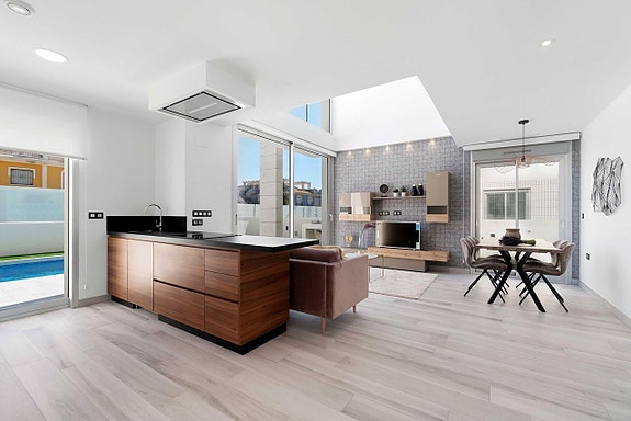 Bruk en megler med gode referanser - se SPANIA1.no