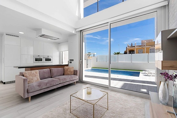 Bruk en megler med gode referanser - se SPANIA1.no