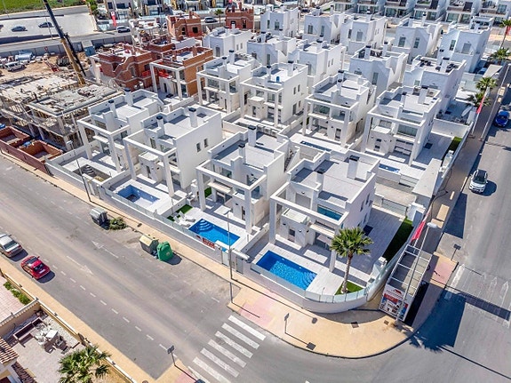 Bruk en megler med gode referanser - se SPANIA1.no