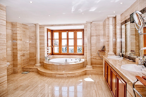 En megler med gode referanser - SPANIA1.no