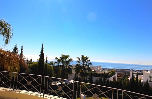 En megler med gode referanser - SPANIA1.no