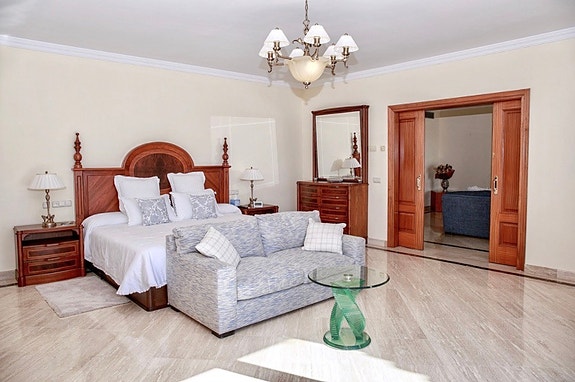 En megler med gode referanser - SPANIA1.no