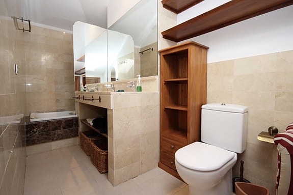 En megler med gode referanser - SPANIA1.no