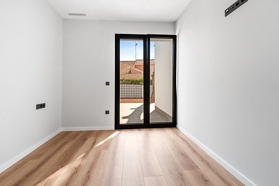 Bruk en megler med gode referanser - se SPANIA1.no