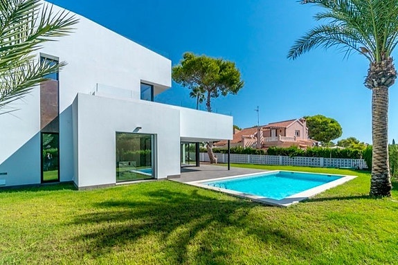 Bruk en megler med gode referanser - se SPANIA1.no