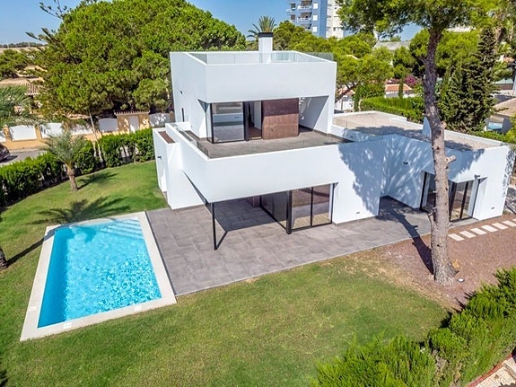 Bruk en megler med gode referanser - se SPANIA1.no