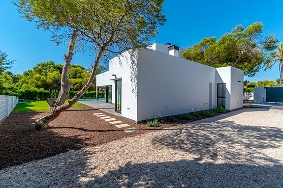 Bruk en megler med gode referanser - se SPANIA1.no