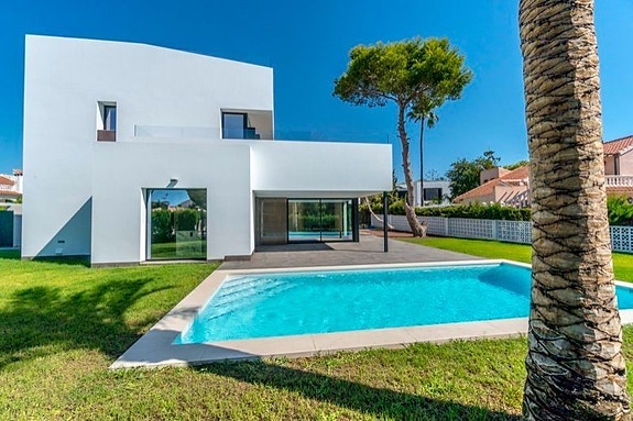 Bruk en megler med gode referanser - se SPANIA1.no