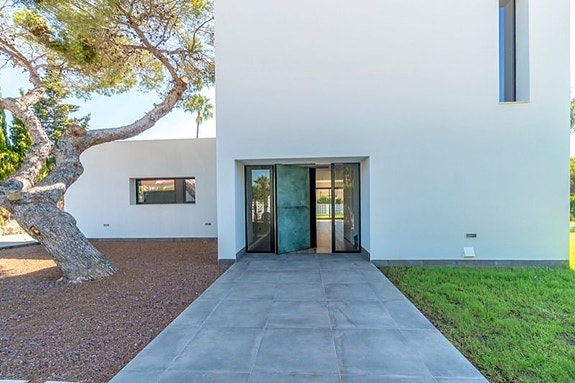 Bruk en megler med gode referanser - se SPANIA1.no