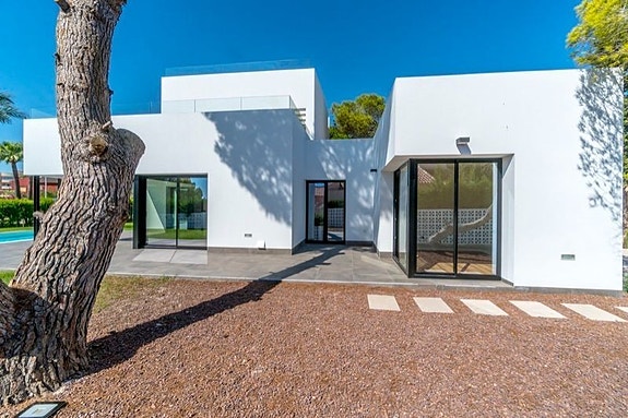 Bruk en megler med gode referanser - se SPANIA1.no