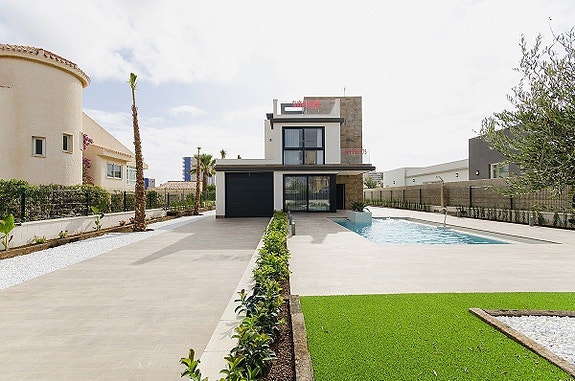 En megler med gode referanser - SPANIA1.no