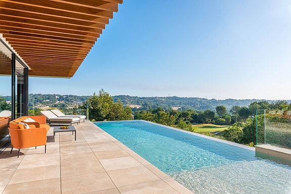 En megler med gode referanser - SPANIA1.no