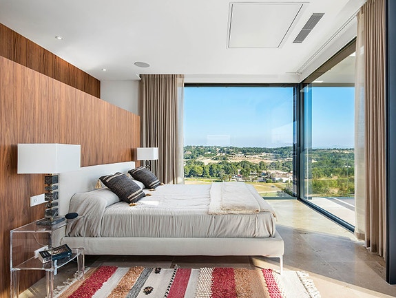 En megler med gode referanser - SPANIA1.no