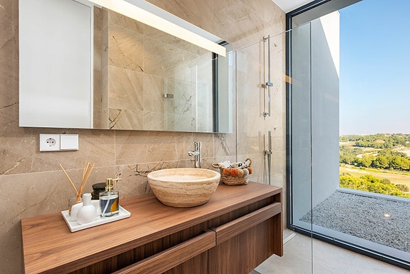 En megler med gode referanser - SPANIA1.no