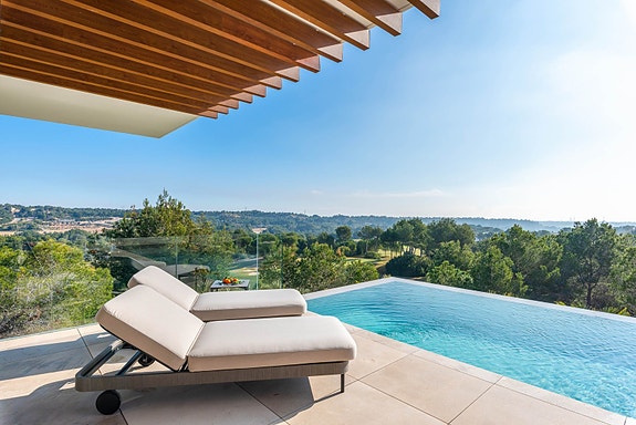 En megler med gode referanser - SPANIA1.no