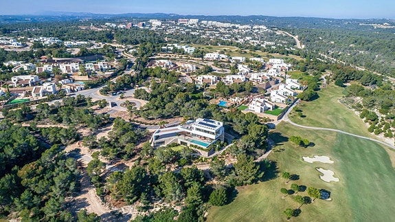 En megler med gode referanser - SPANIA1.no