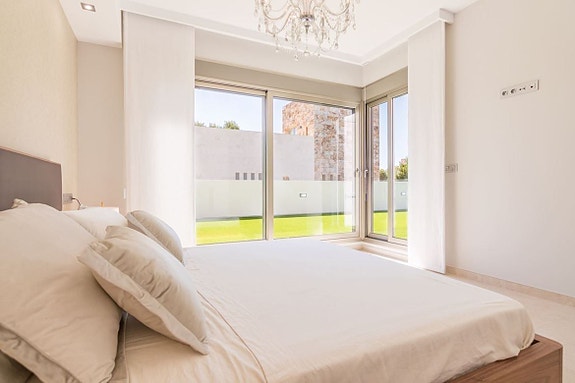 Bruk en megler med gode referanser - se SPANIA1.no