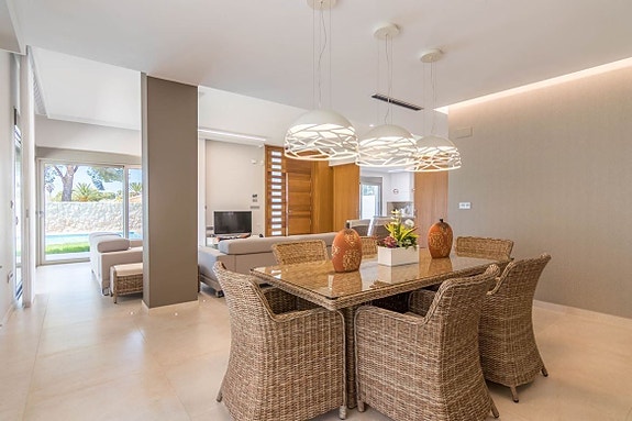 Bruk en megler med gode referanser - se SPANIA1.no