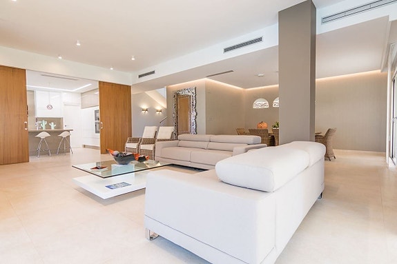 Bruk en megler med gode referanser - se SPANIA1.no