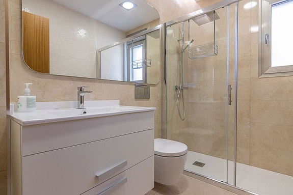 Bruk en megler med gode referanser - se SPANIA1.no