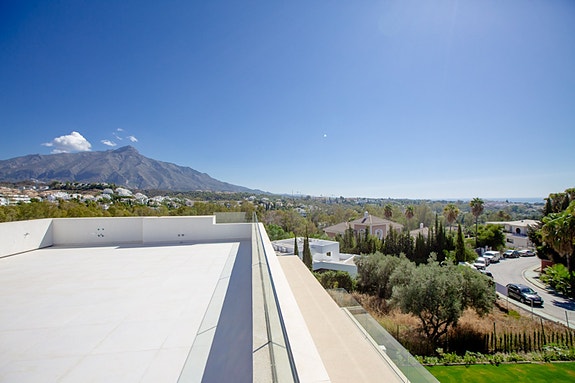 En megler med gode referanser - SPANIA1.no