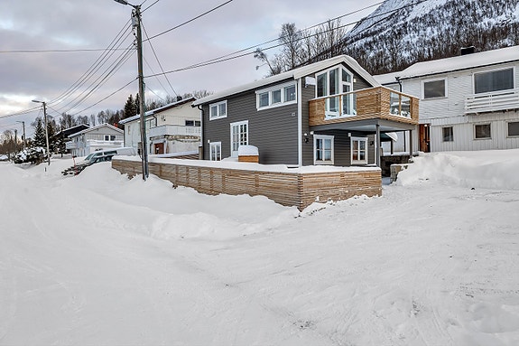 Hjem Eiendomsmegling v/ eiendomsmegler Robin I. Martinsen presenterer Tomasjordvegen 53 B!