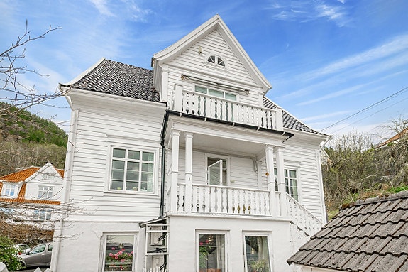 Ærverdig og flott eiendom like ved Fjellveien i Breistølen 11