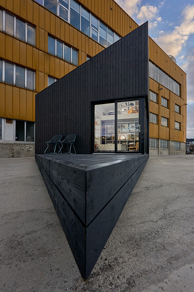 Fasade som viser front av XS minuhuset. Bilde tatt av Bent René Synnevåg