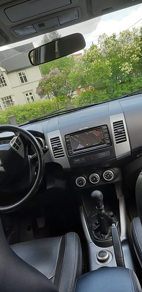 Mitsubishi Outlander 2 of 19