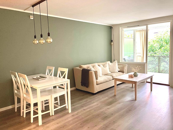 God plass til både spisestue og sofakrok samtidig som stuen beholder den gode romfølelsen.