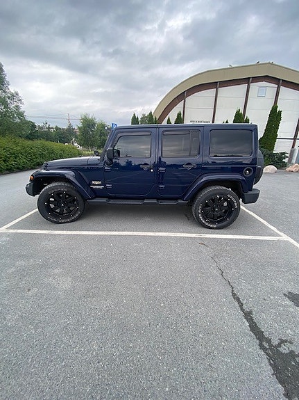 Jeep Wrangler 2 of 5
