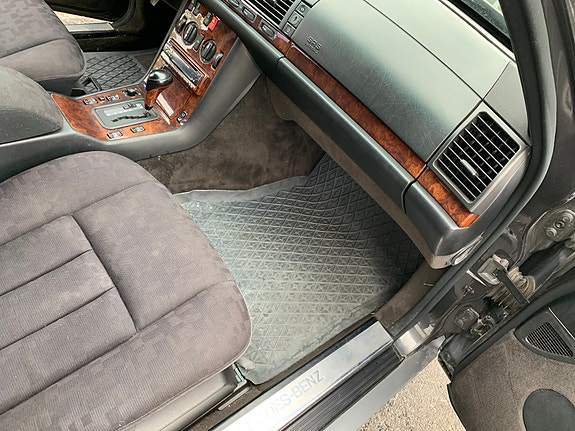 Mercedes-Benz S300 10 of 13