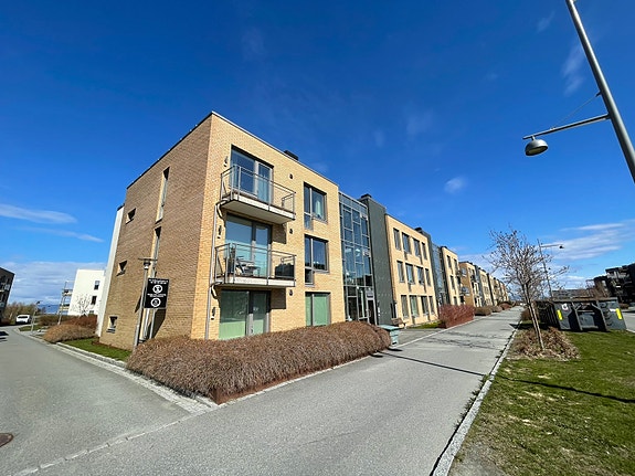 Grillstadfjæra 24 - fasade mot gaten