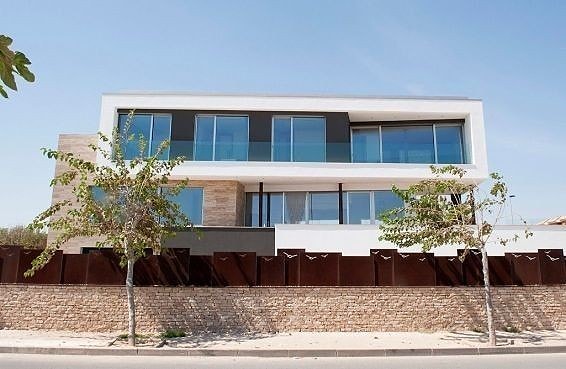 En megler med gode referanser -  SPANIA1.no