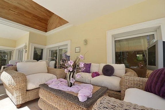 Bruk en megler med gode referanser - se SPANIA1.no