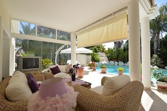 Bruk en megler med gode referanser - se SPANIA1.no