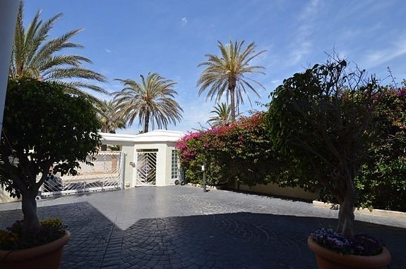 Bruk en megler med gode referanser - se SPANIA1.no