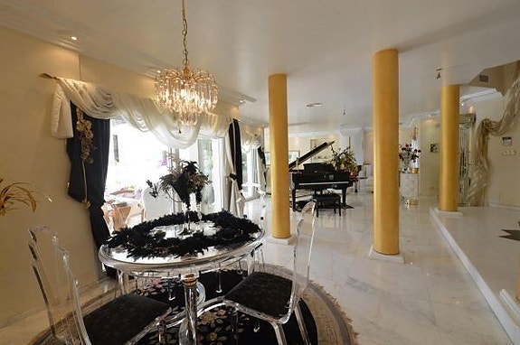 Bruk en megler med gode referanser - se SPANIA1.no