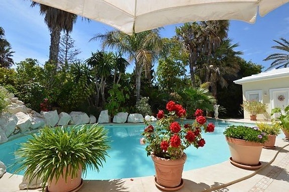 Bruk en megler med gode referanser - se SPANIA1.no