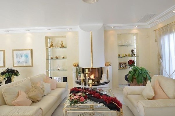 Bruk en megler med gode referanser - se SPANIA1.no