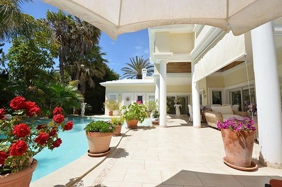 Bruk en megler med gode referanser - se SPANIA1.no