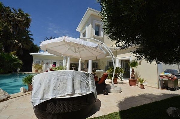 Bruk en megler med gode referanser - se SPANIA1.no