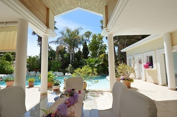 Bruk en megler med gode referanser - se SPANIA1.no